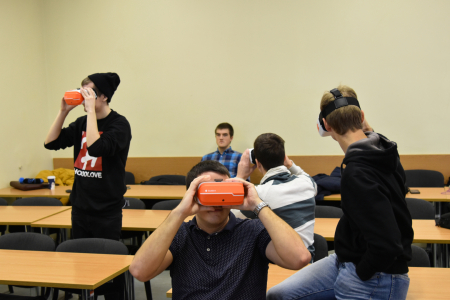 Studenti vērtē VR aprīkojumu